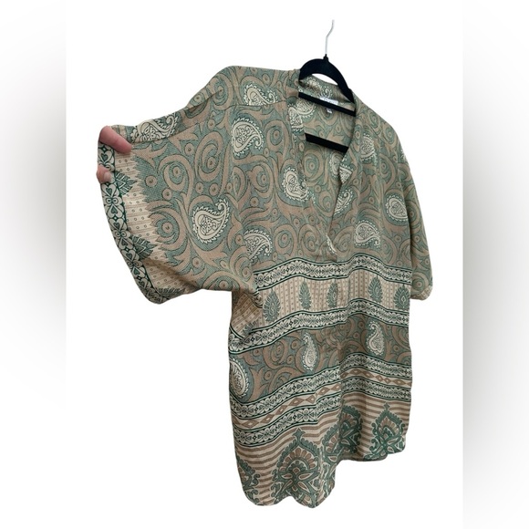 ✨ Guru Silk Paisley Top - Picture 4 of 14